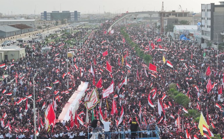 Multidões no Irã marcam 40º dia da morte do líder Supremo Khamenei