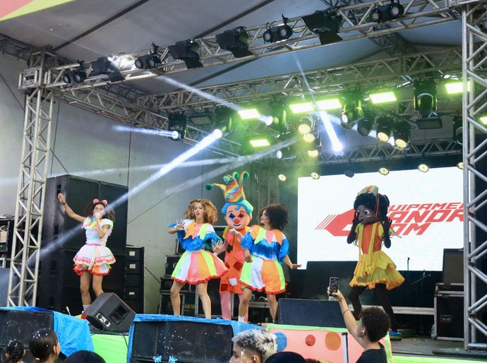 Matinê leva dezenas de famílias para curtir o Carnaval neste domingo (15) em Palmeira