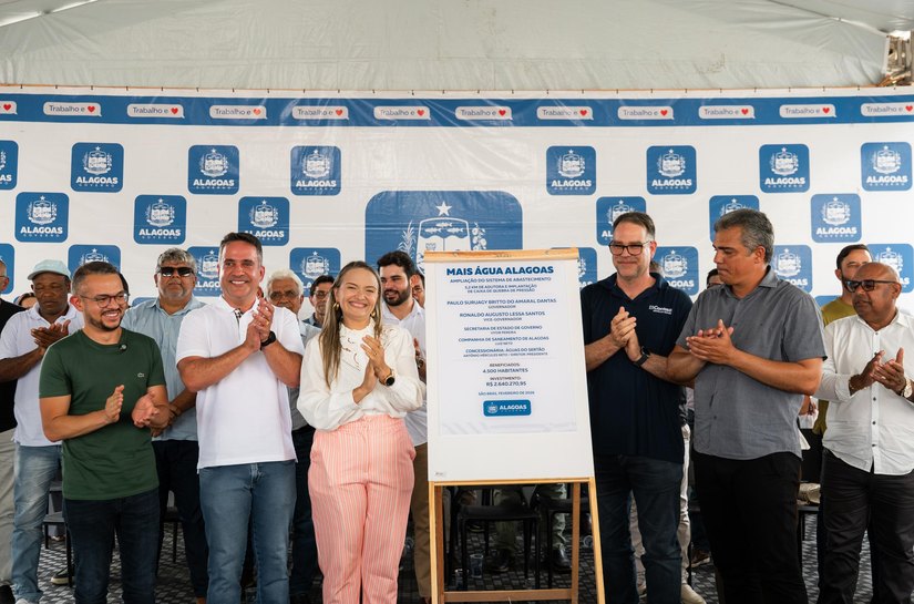 Governador entrega adutora, autoriza 12 km de asfalto e participa de inauguração de frigorífico em São Brás