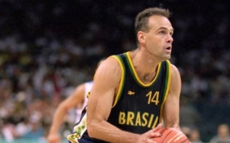 Oscar Schmidt elogia Tadeu no ‘BBB’, mas diz preferir ‘programa melhor’