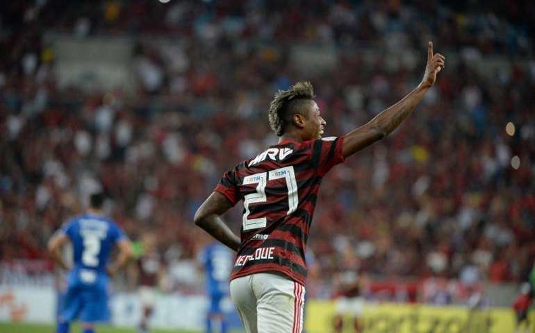 Em show de Bruno Henrique e despedida de Juan, Flamengo bate o Cruzeiro por 3 a 1