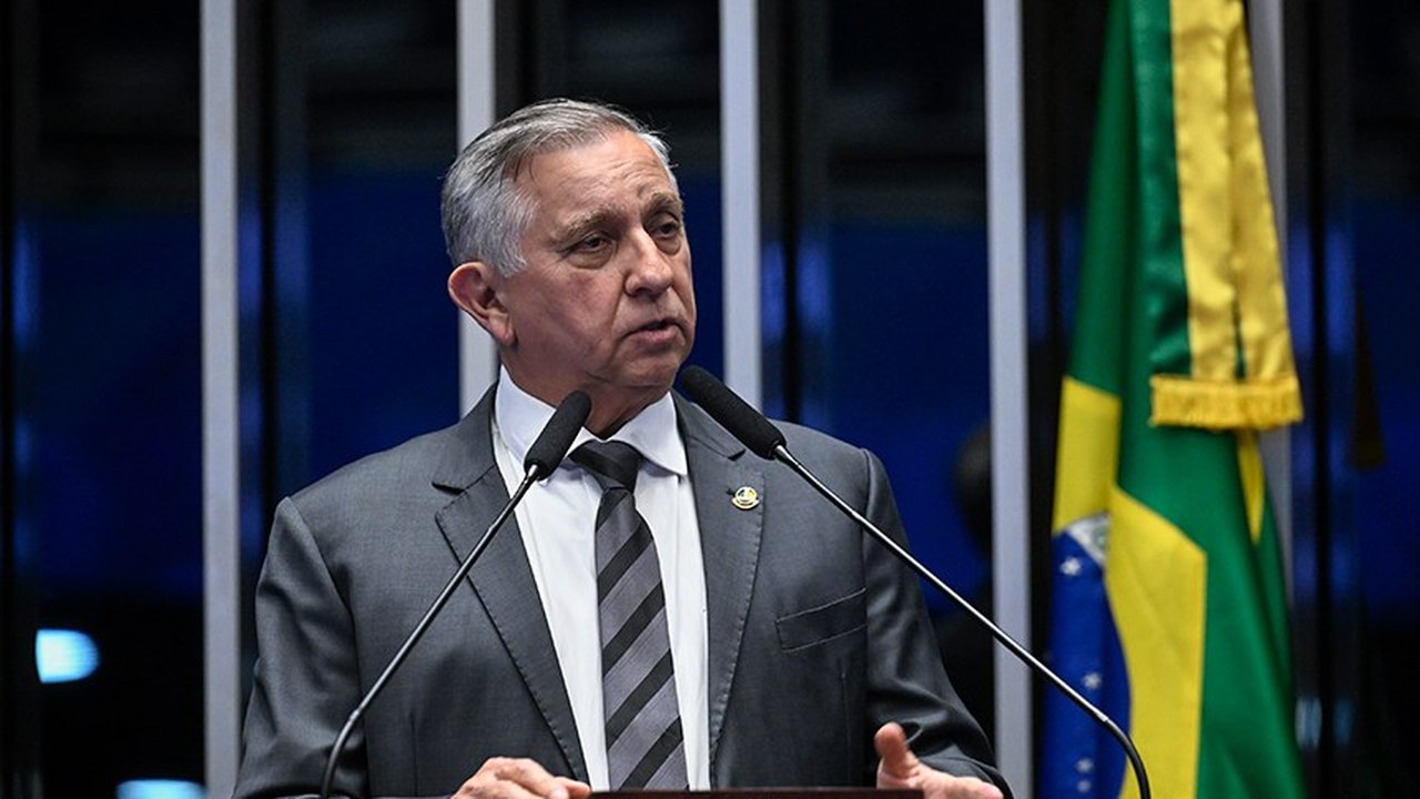Izalci propõe flexibilização da jornada e ampliação do teletrabalho