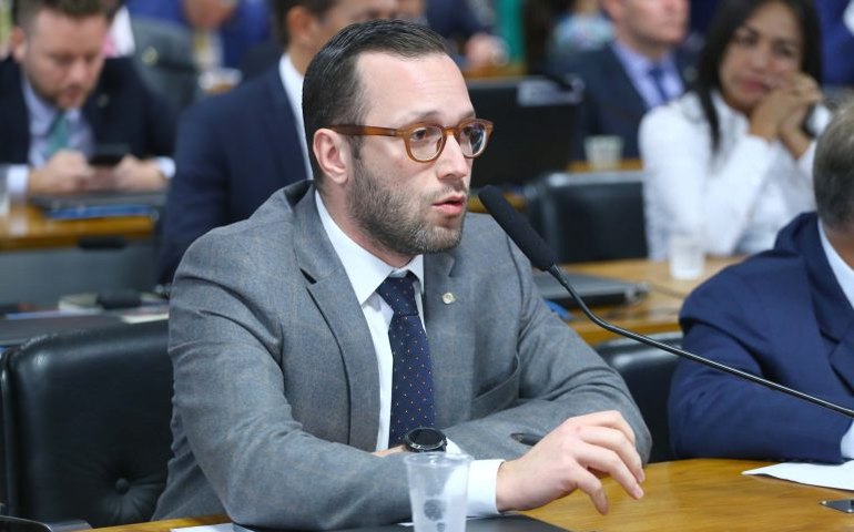 Comissão aprova projeto que dispensa livro para registro dos estoques em posto de gasolina