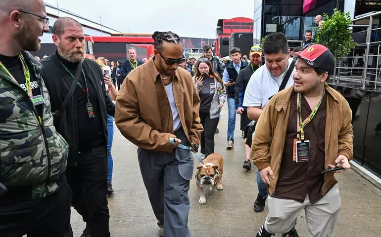 Hamilton desiste de testes da Pirelli após Roscoe entrar em coma