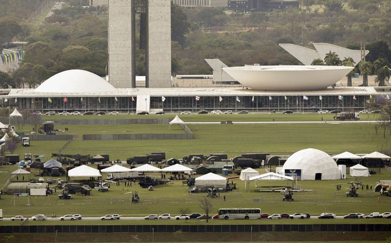 Semana no Congresso terá minirreforma eleitoral e CPI