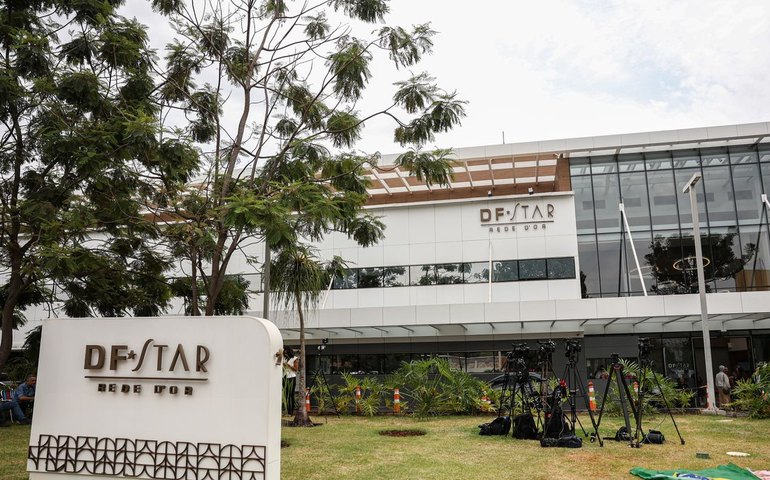 Bolsonaro apresenta melhora clínica, mas segue internado em UTI