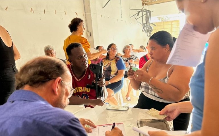 Vereador Dr. Cleber Costa realiza ação social, aborda prevenção e autocuidado com a saúde