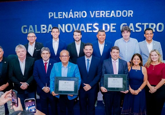 Câmara homenageia Claydson Mourinha e José Neto por contribuições ao Município de Maceió