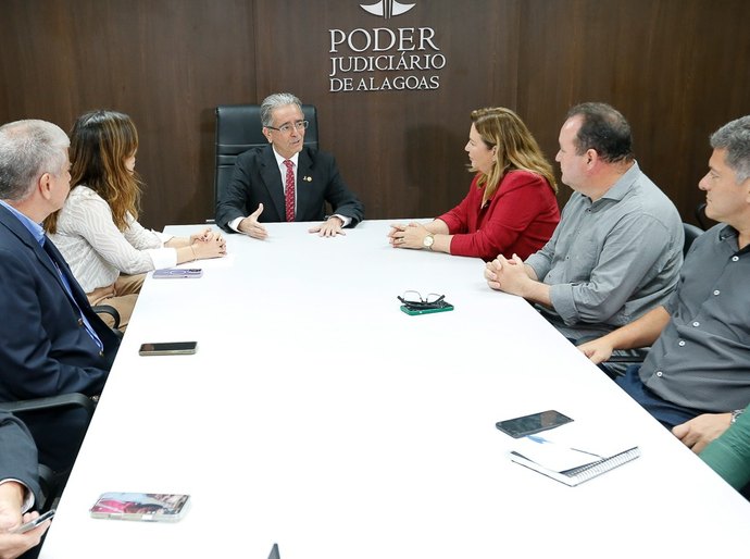 Fábio Bittencourt e prefeita de Porto Calvo discutem a realização de ‘Arraial da Cidadania’ no município