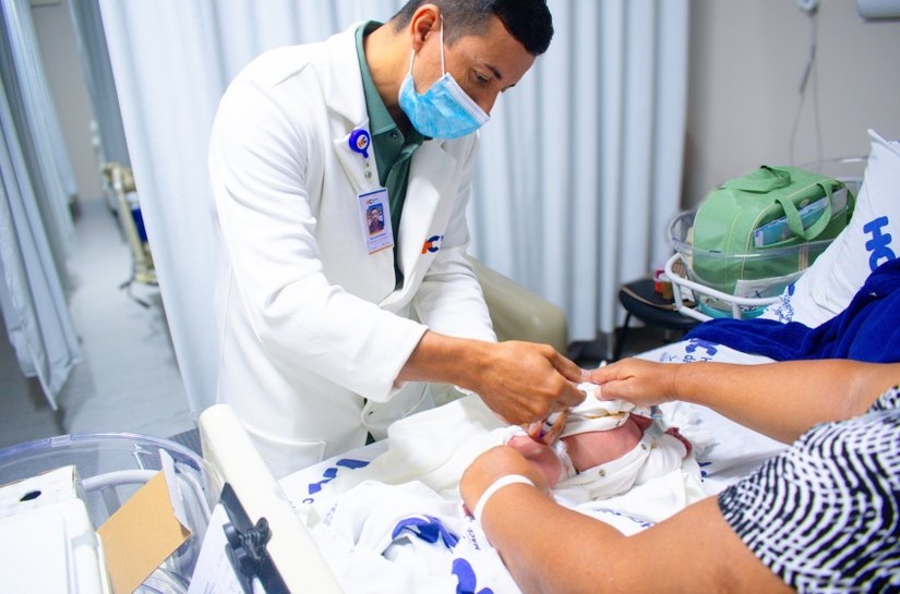 Hospital da Cidade se torna referência em imunização ao proteger bebês nas primeiras horas de vida