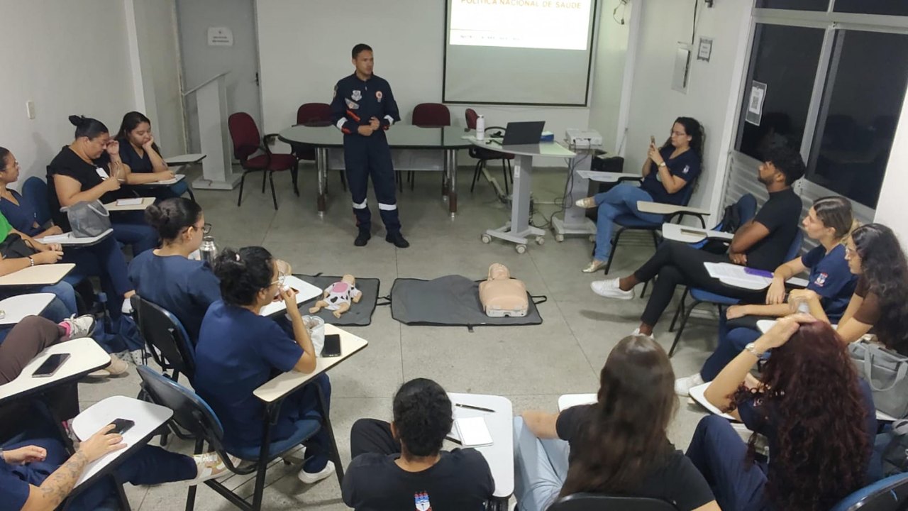 Acadêmicos de Enfermagem da Ufal realizam visita técnica ao Samu