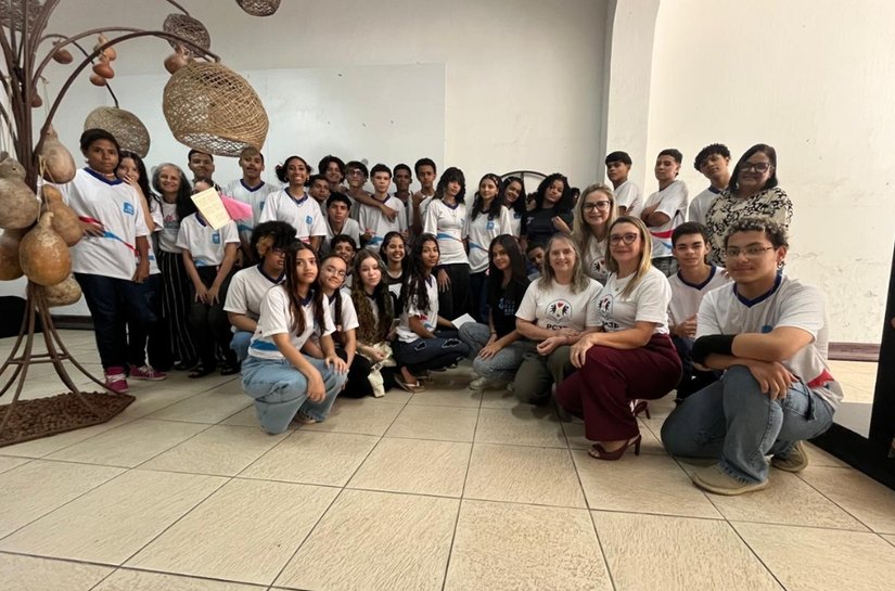 Estudantes refletem sobre preservação e cultura literária em visita à Biblioteca Graciliano Ramos