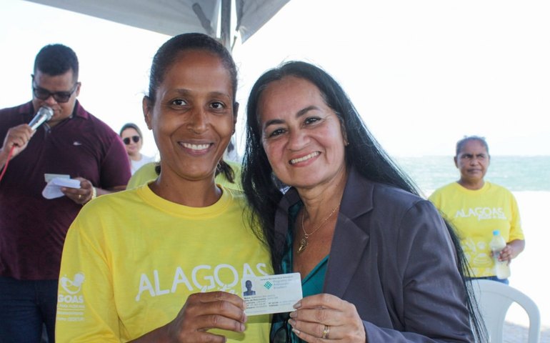 Prefeitura de Coruripe e Sedetur entregam mais de 250 Carteiras do Artesão