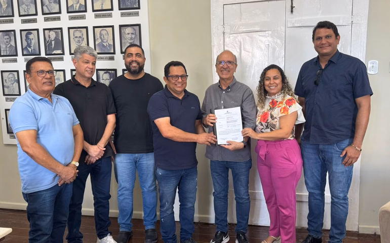 Prefeito Ronaldo Lopes assina ordens de serviço para pavimentação e drenagem de ruas na zona rural de Penedo e no Conjunto Francolino Reis