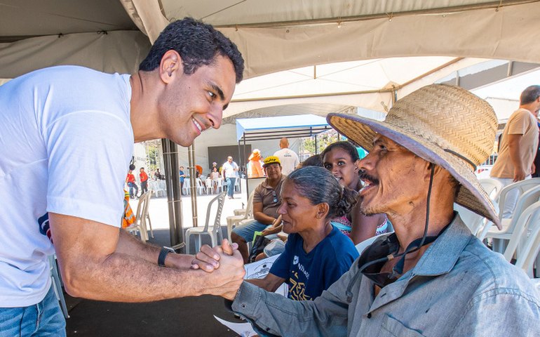 Prefeito JHC humaniza ações no Vale do Reginaldo e moradores vivem nova realidade