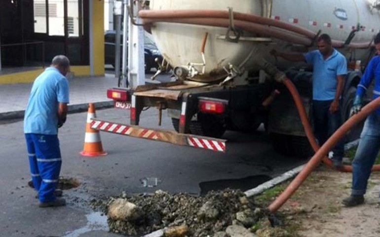 Casal trabalha para restabelecer abastecimento de Murici e Coqueiro Seco