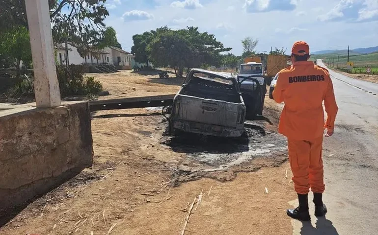 Motoqueiro morre após batida com caminhonete na entrada de Ibateguara