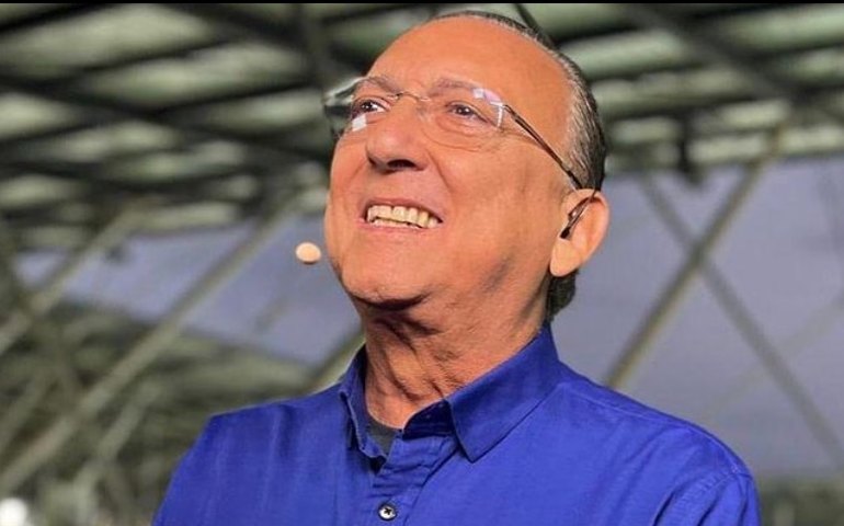 Galvão Bueno critica CBF após Ancelotti renovar com Real: 'Estão desrespeitando a seleção'