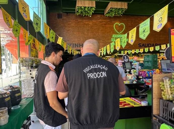 Procon Maceió constata irregularidades em supermercado durante fiscalização