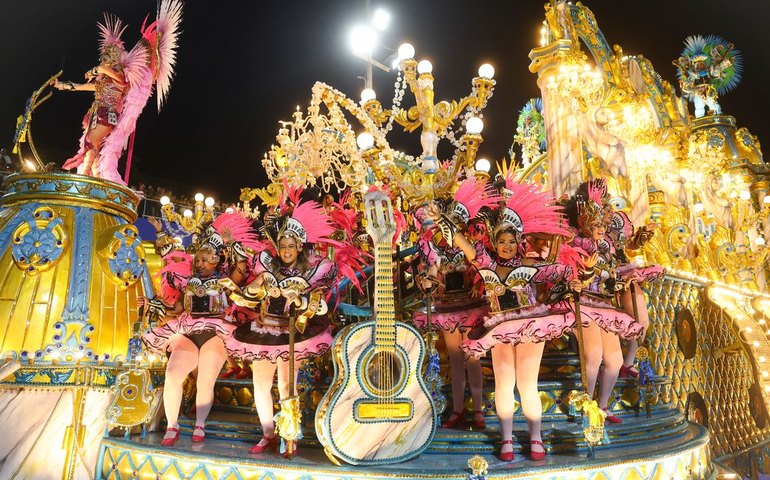 Beija-flor conquista 15º título e é campeã do carnaval carioca