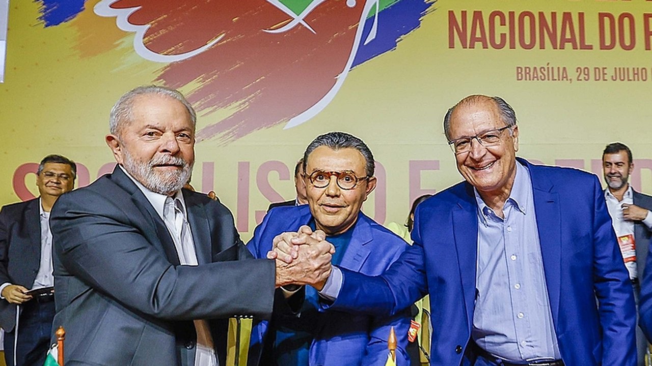 Lula: Temos que ir para a rua mostrar que povo brasileiro quer democracia