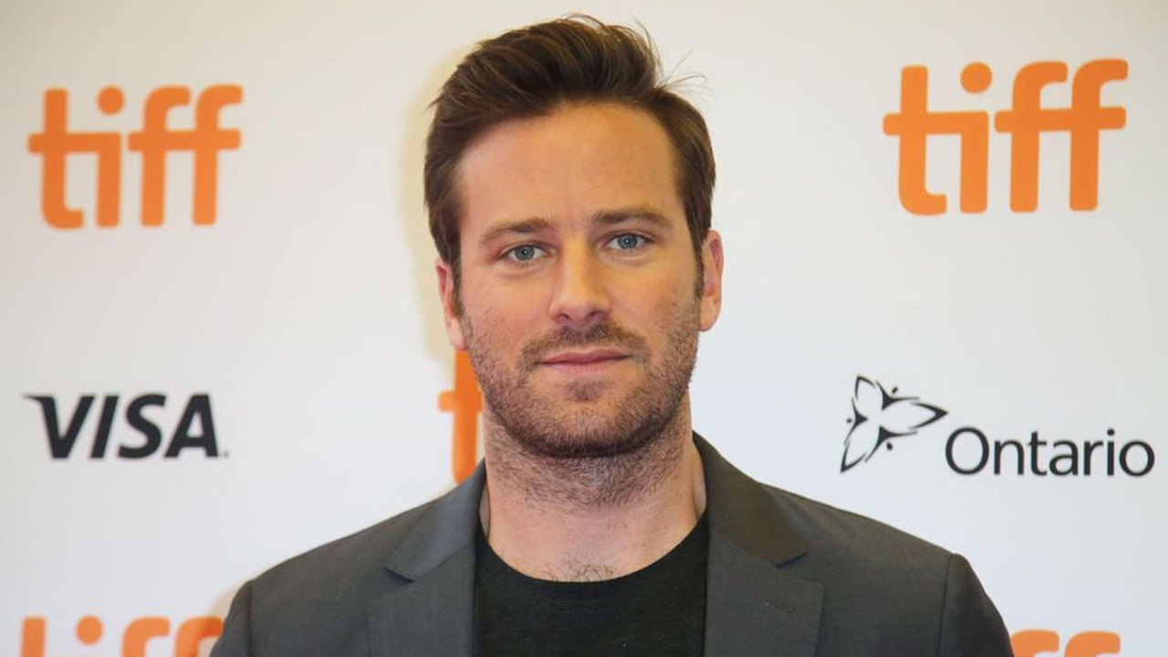 Ex de Armie Hammer fala sobre acusações de canibalismo e estupro contra o ator