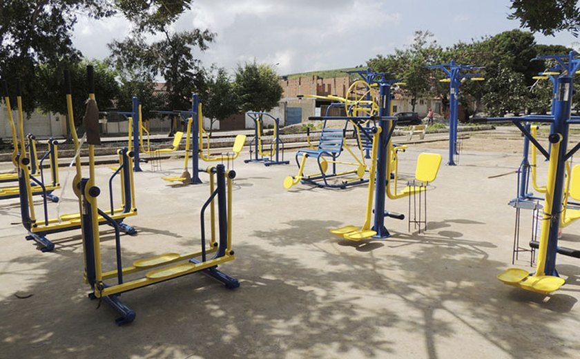 Capela recebe equipamentos para academia da saúde