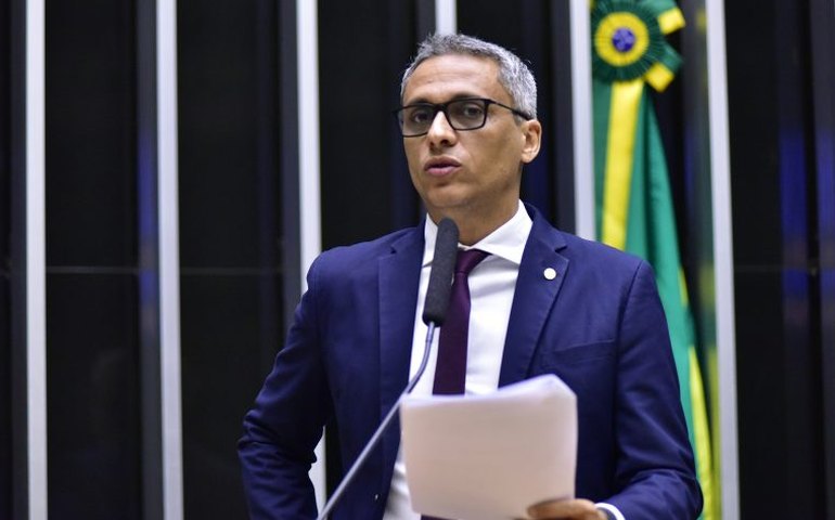 PL se une ao Centrão e suspende ação penal contra Gayer; veja como partidos votaram