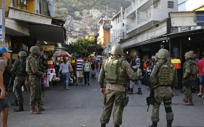 Uso excessivo da força e expansão de facções: a política de segurança pública está por um fio?
