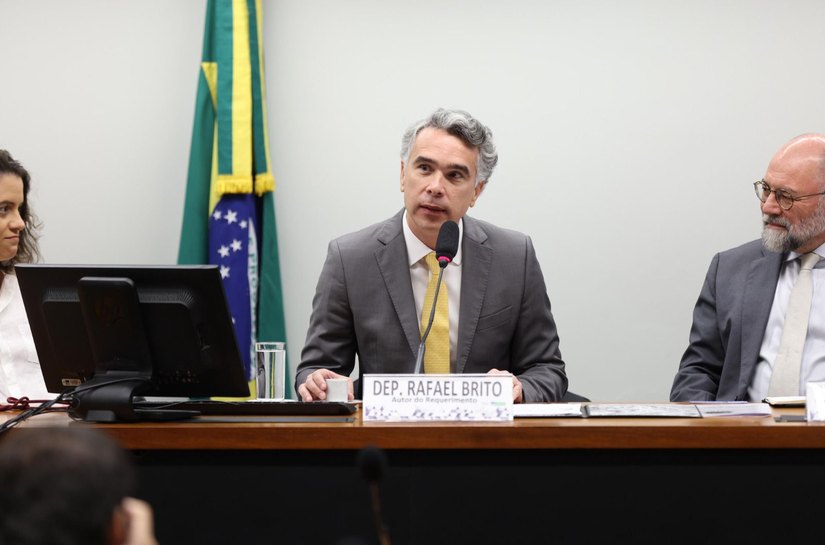 Rafael Brito aprova projeto que cria parcelamento especial para o setor de eventos