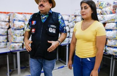 Prefeito de Rio Largo acompanha entrega de cestas básicas a alunos matriculados na rede municipal 