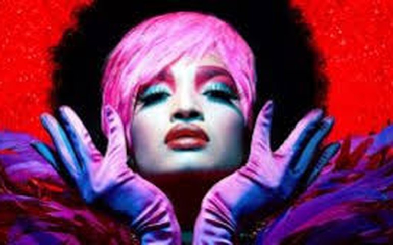 Construção de uma drag queen e ativismo negro LGBT são retratados em publicações
