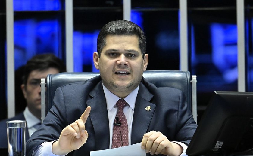 Alcolumbre diz que não aceita intimidações e Senado terá sessão remota