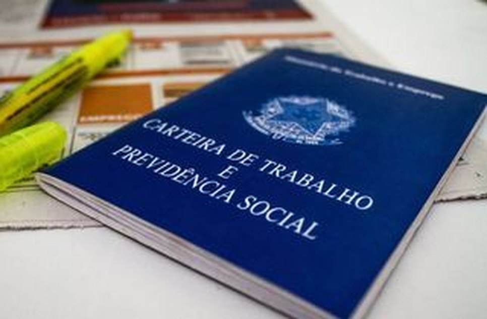 folha-carteira-de-trabalho-emprego-vagas-28022019165601102 / Foto: foto: reprodução R7