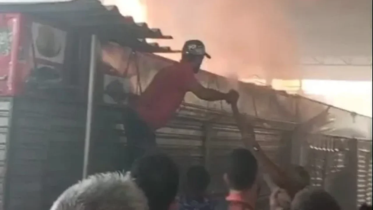 Incêndio atinge box do Mercado Público de Arapiraca e deixa danos materiais