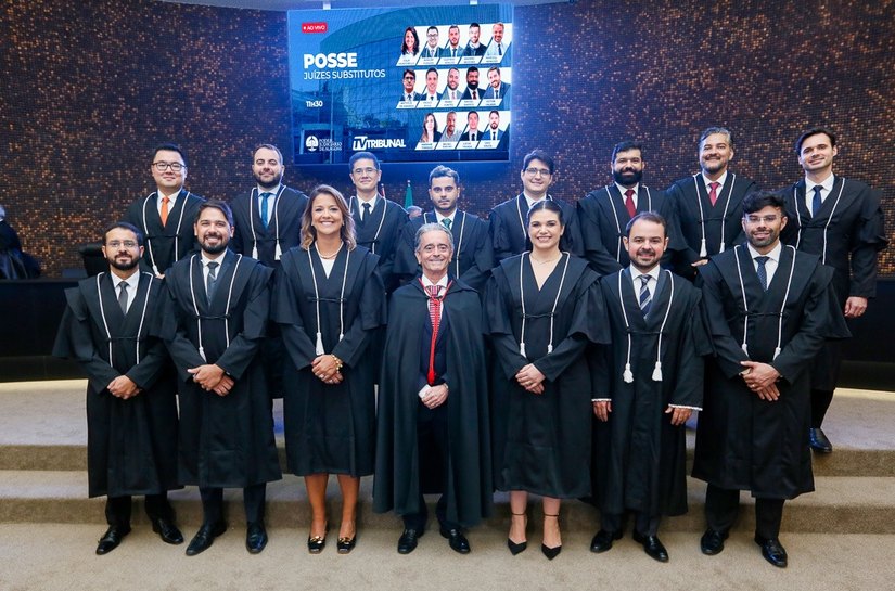 Presidente Fábio Bittencourt empossa 14 novos juízes substitutos