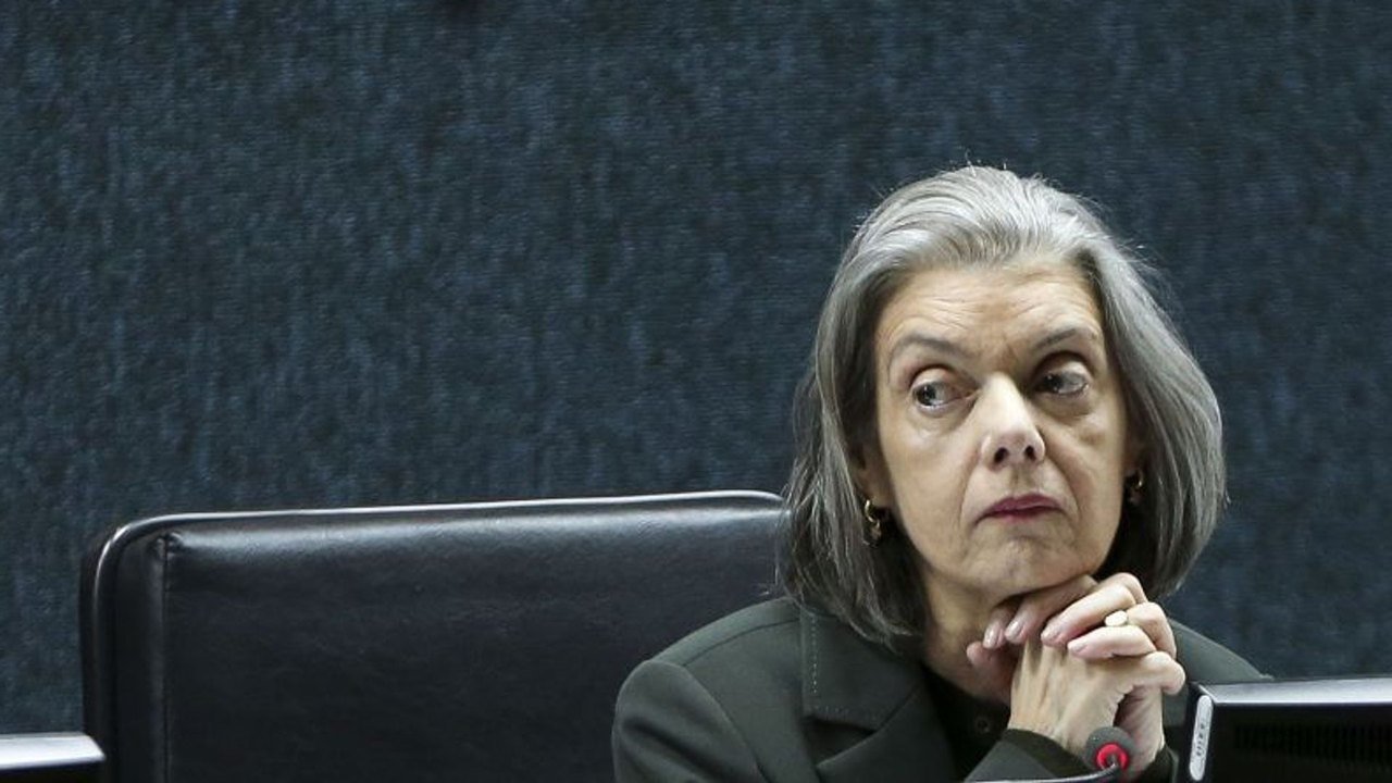 Cármen Lúcia vira voto decisivo na crise entre Moraes e Mendonça no STF, diz mídia