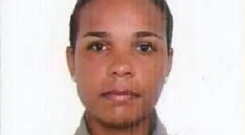 Izabelle, que estava no banco traseiro, foi atingida e morreu após sofrer hemorragia. / Foto: Reprodução 