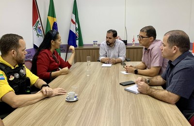 Praia Limpa: Reunião discute ordenamento de jangadas na orla marítima de Maceió