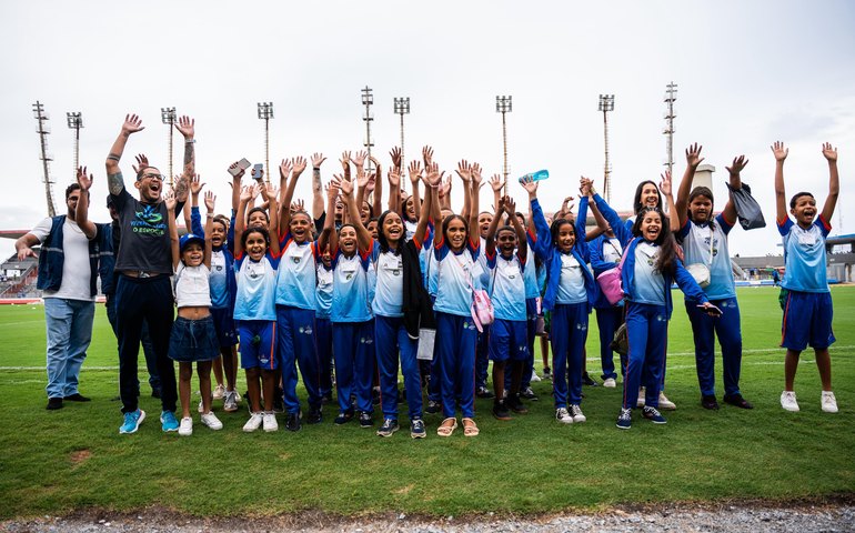 Projeto Jovem Torcedor leva alunos da rede pública municipal ao Rei Pelé em dia de vitória do CSA