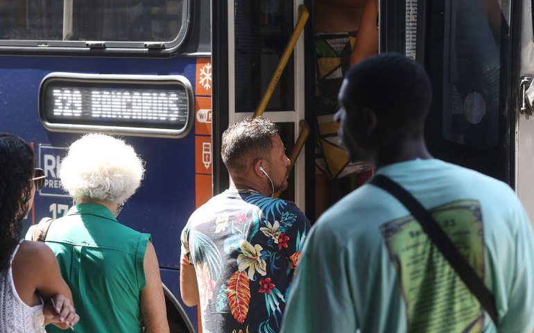 População brasileira começará a diminuir em 2042, diz IBGE