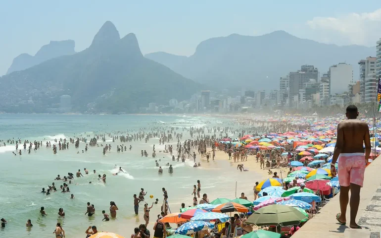 Quer descansar mais em 2026? Veja como emendar feriados e estender as férias