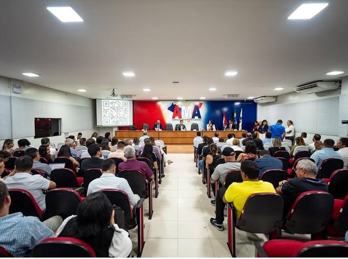 Ziane Costa destaca temas importantes discutidos durante reunião na sede da AMA