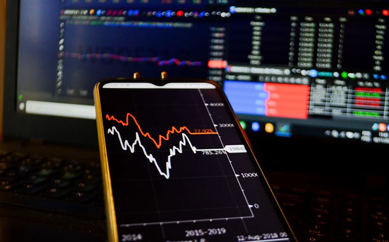 Taxas de juros mostram volatilidade e passam a cair em meio a liquidez reduzida