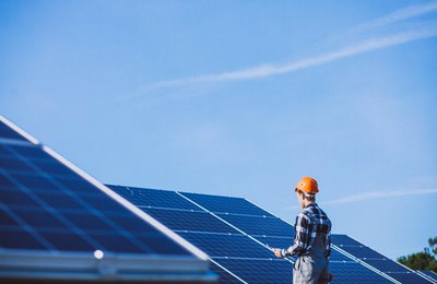 Brasil ultrapassa 4,3 milhões de sistemas de energia solar; 84% das instalações estão em residências