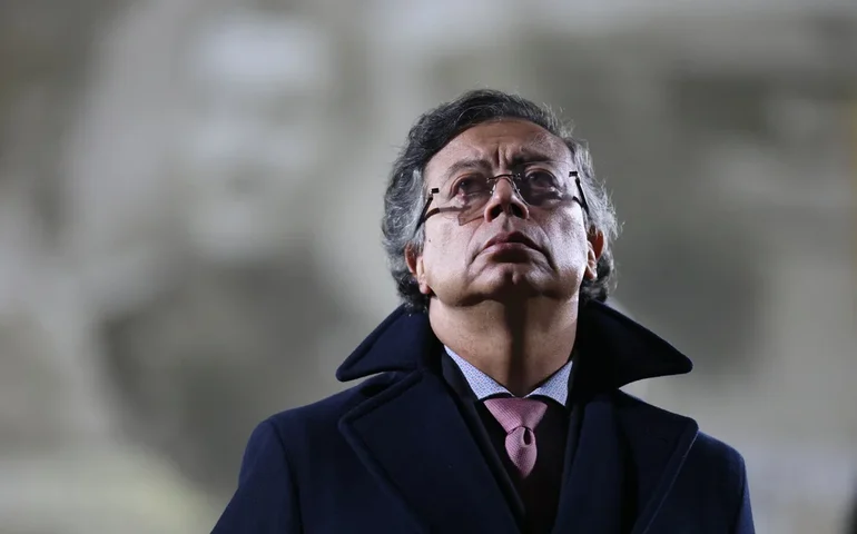 Confronto do presidente Petro com Trump sobre a Venezuela coloca a Colômbia em escanteio