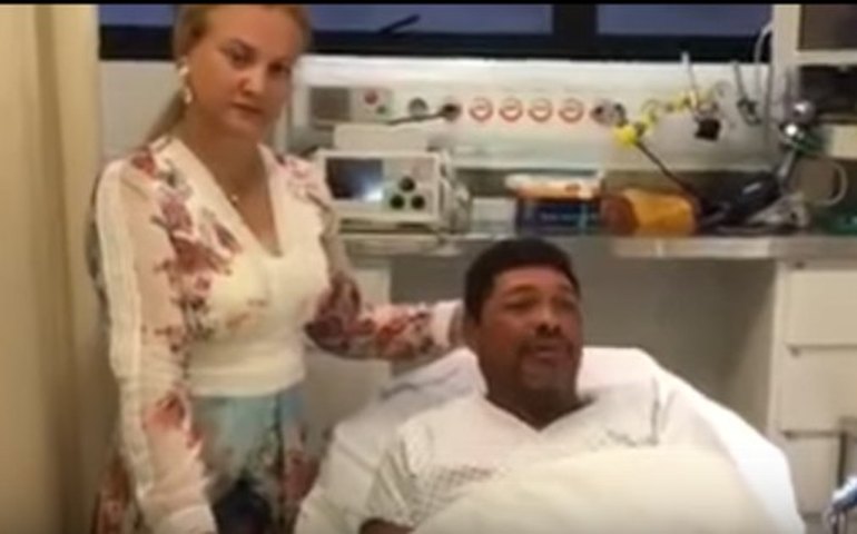 Líder da Igreja Mundial é esfaqueado durante culto