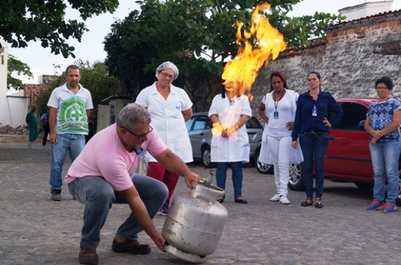 HGE capacita servidores a combater princípios de incêndio