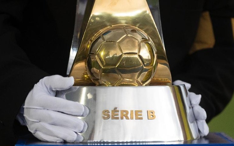 CBF adia jogo entre CRB x Avaí; equipe catarinense não conseguiu embarcar devido ao mau tempo