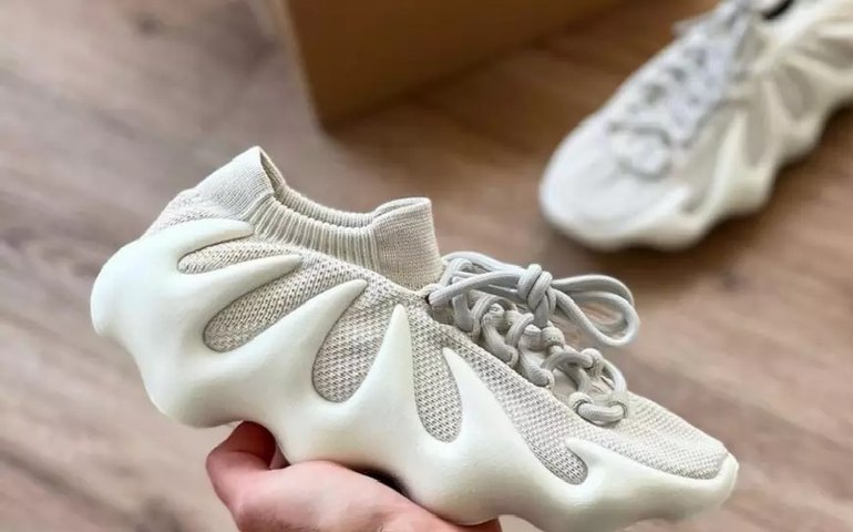 Após ‘liquidação’ de tênis de Kanie West, Adidas volta a registrar lucro